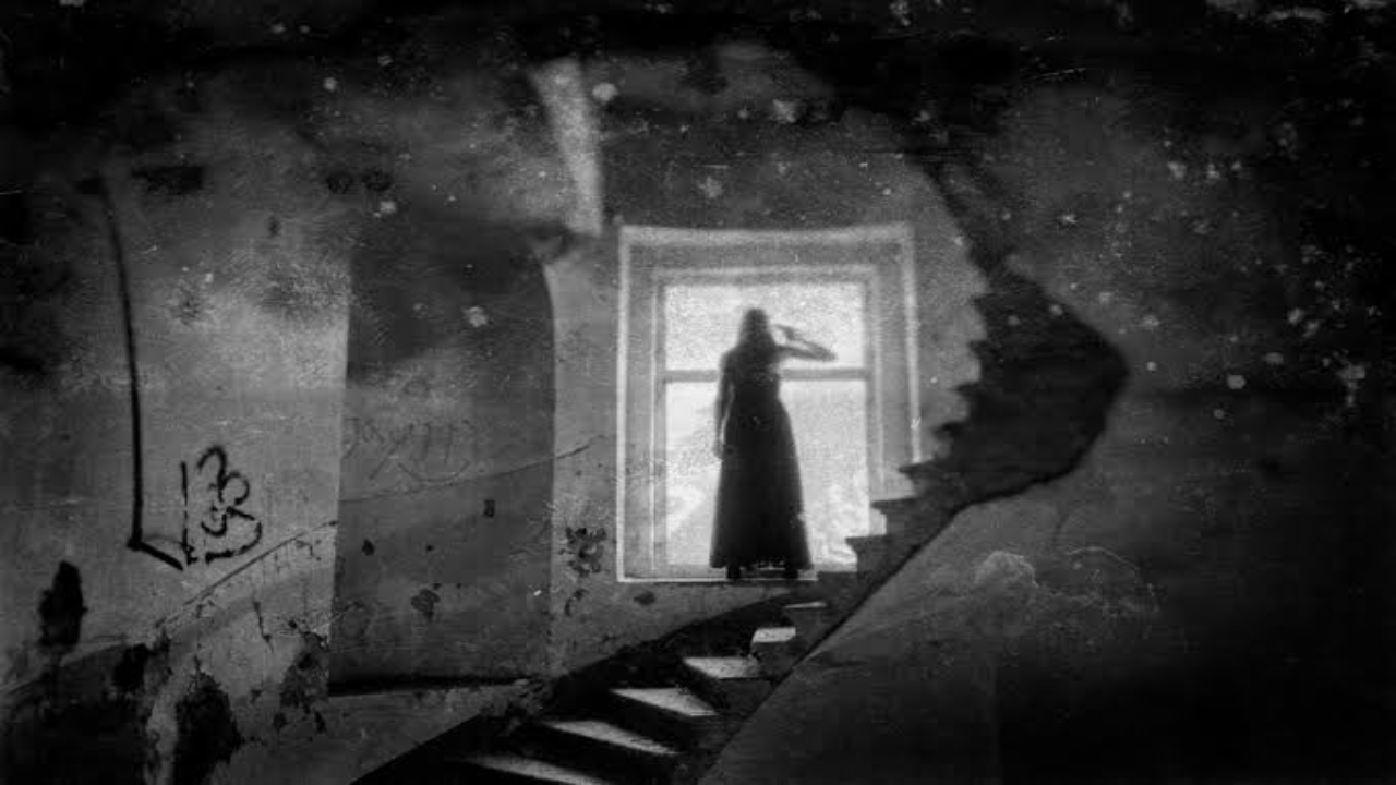 Nil pahare aatanko,Bangla love story blog,ghost story,suspense thrillers,Bengali story