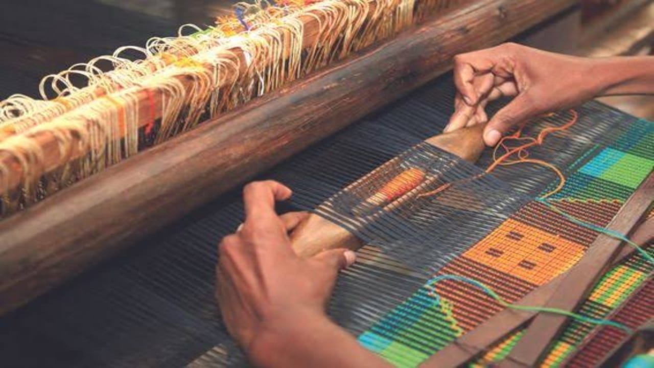 saree,Weaving industry,poor condition,Hooghly,Dhaniakhali