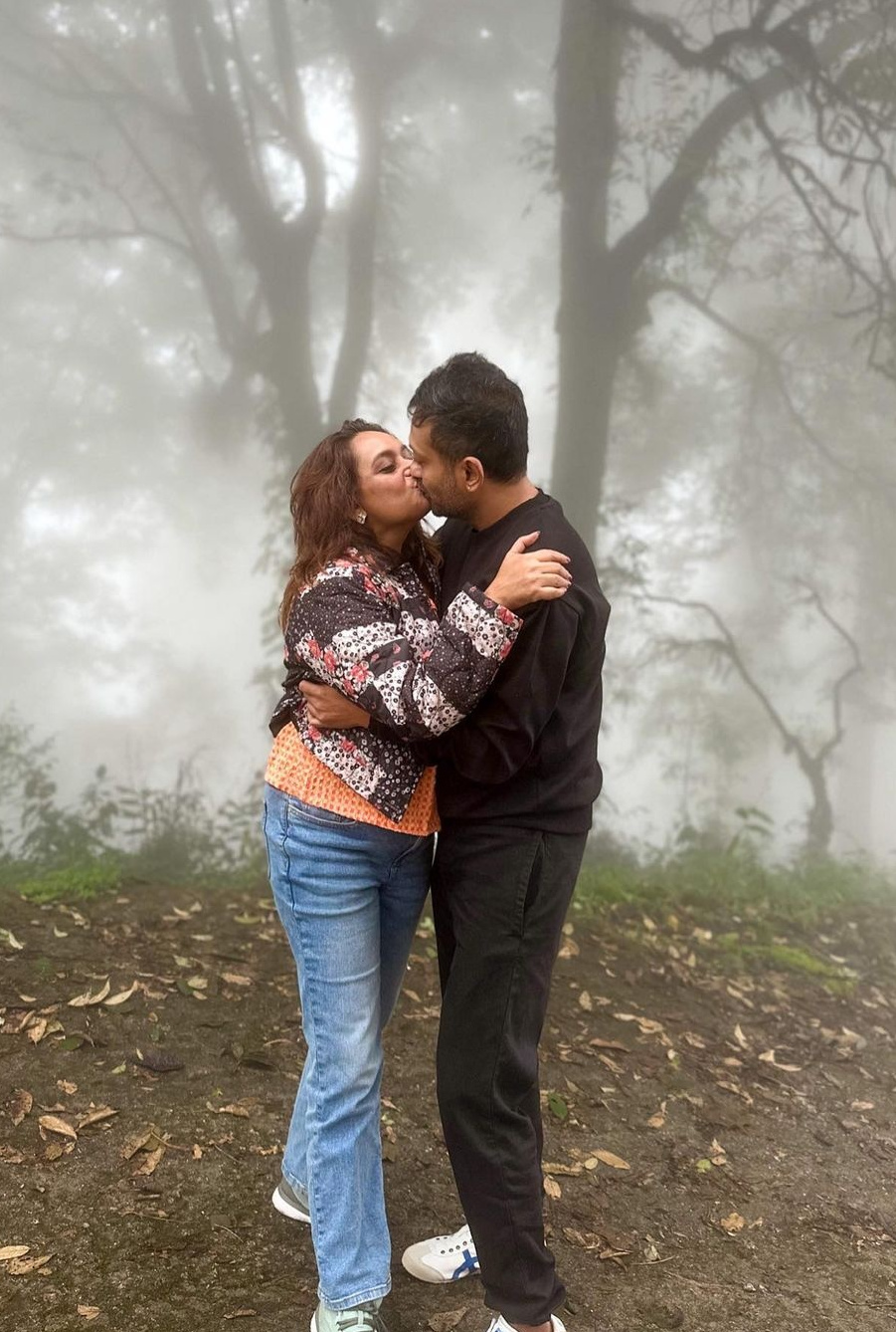Tollywood,Tollywood story,Birsa Dasgupta,Bidipta Chakraborty,Tollywood couple,romantic photos